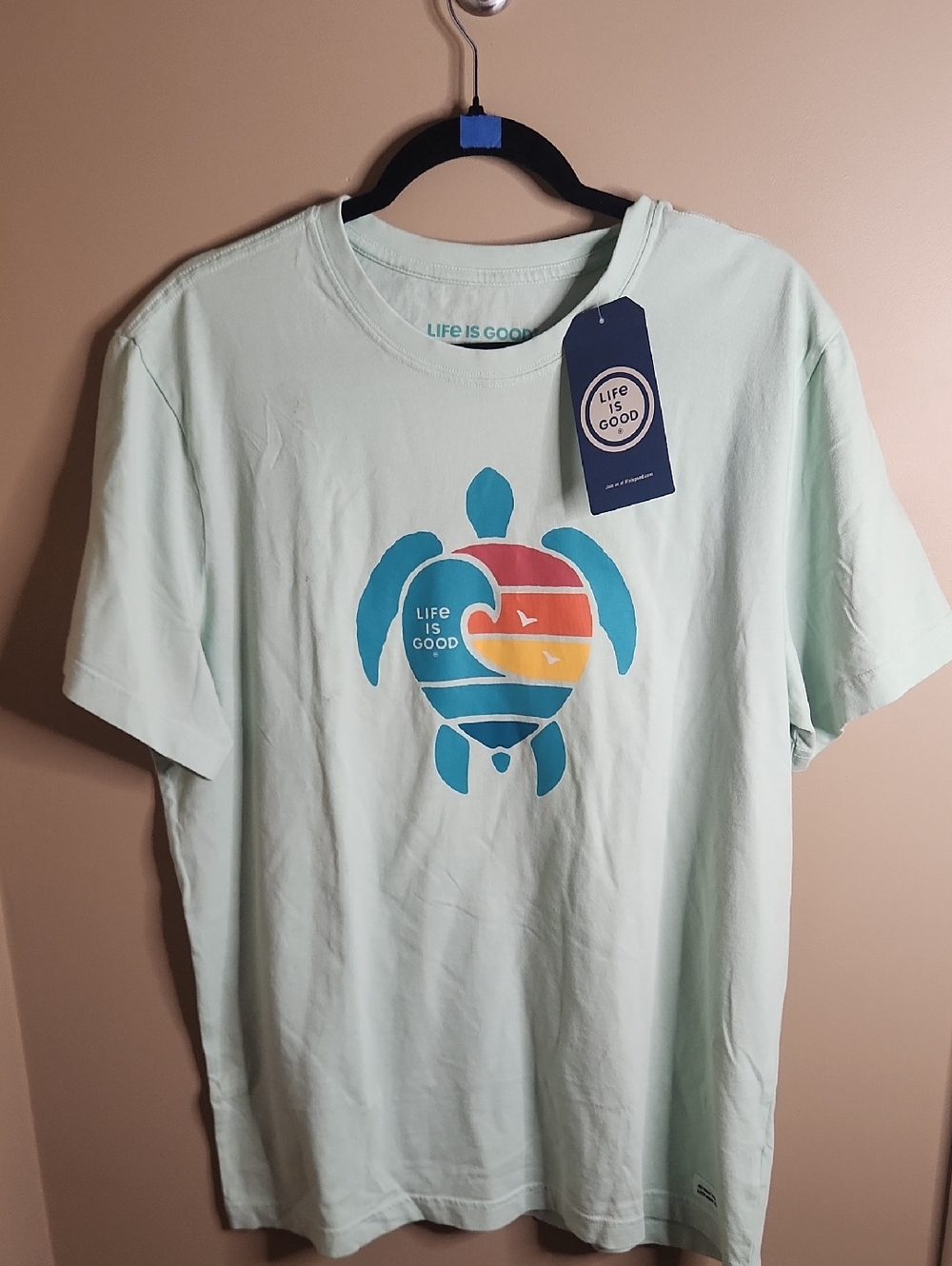 Life Is Good Men's Short Sleeve Tee With A Turtle Design. Size L. NWT.
